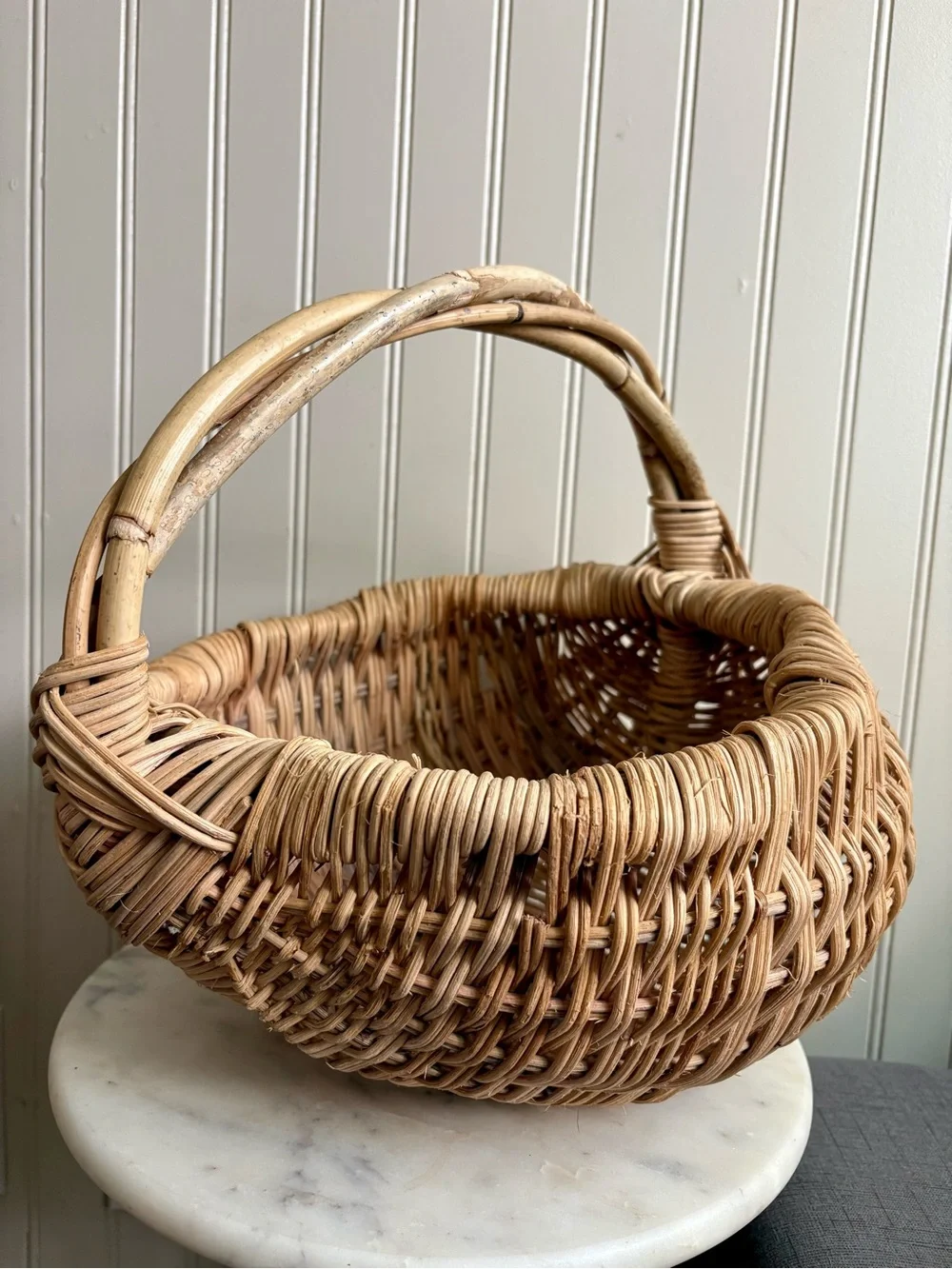 Vintage Handmade Woven Buttocks Basket Medium Beige/Tan VTG Eclectic Boho Beach